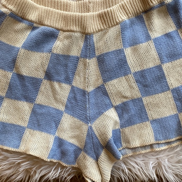 Le Lis Collection Jessie Powder Blue Ceckered Knit Shorts Size Large - Picture 4 of 14